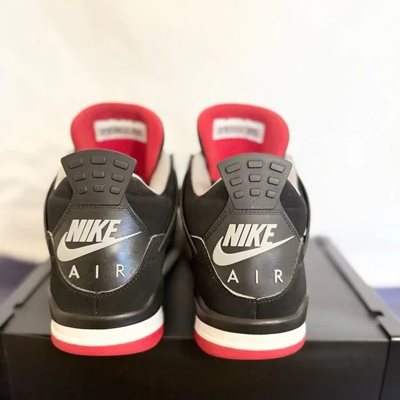 AUTHENTIC Jordan 4 Retro Bred size 10 308497-060 2019 PRE-OWNED